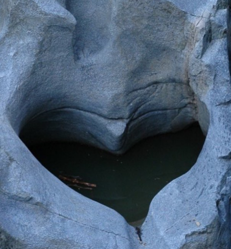 байгалийн өвөрмөц тогтоц. Зүрхэн агуй