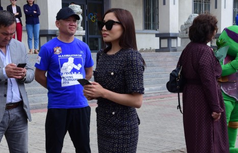 Э.Батшугараар “од” болсон Б.Янжиндулам энд явна