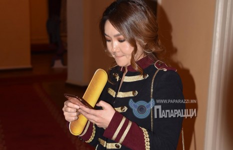 Хаан хөгжмийн хатан Ами фитнест явдаг залууд “нугасгүй” дуртай