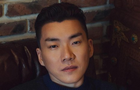 Нүд чинь хайр харуулна