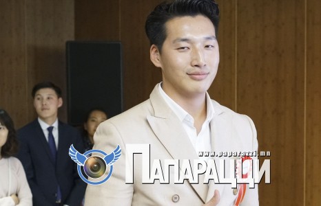 Загвар өмсөгч Э.Энхболд мэдрэмжтэй нэгэн шүү