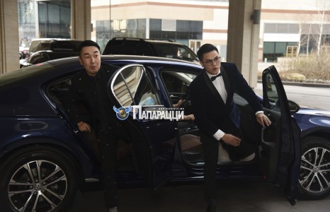 Нөгөө хоёр чинь од болжээ