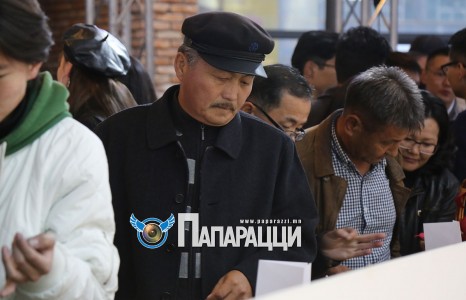 МУГЖ У.Батбаатар хүүхэлдэйд нүд унагаж явна