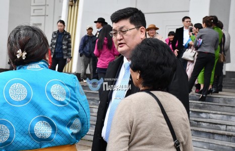 Хувь улстөрчийн жижиг амбицаар цэцийн даргыг ч хийдэггүй байх шүү,