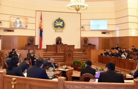 ЖДҮ-ийн зээл авсан УИХ-ын гишүүдийн дийлэнхи нь Б.Батзоригийг сайдаас огцруулахгүй гэж санал өгчээ