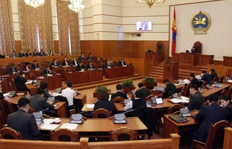 Гишүүд нэгнийгээ доромжилж, гүтгэхийг хориглов