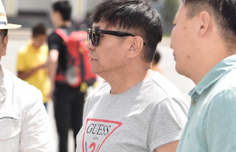 Гүлдийчээд энд явна, нөгөөдөх чинь...