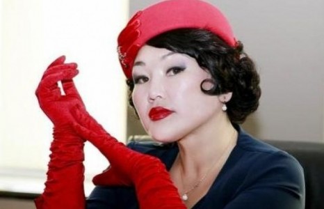 Яруу найрагч Хулан Топ торгыг сонголоо