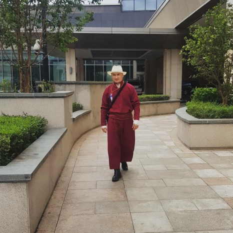 Дээлтэй Монгол