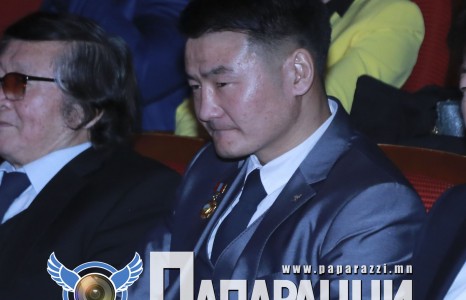 Нэгэн бахархалт хүүгээ бүү л эвдээрэй дээ, улс төрчид өө!