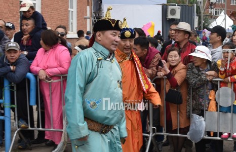 Сая долларын эздийн аархал