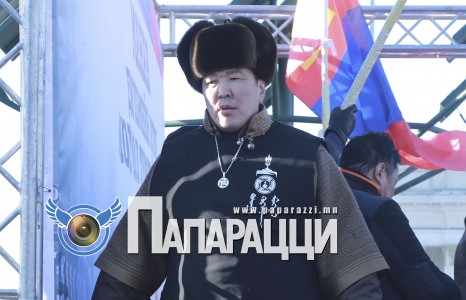 Шилдэг улс төрч залуу, улсын харцага Г.Ганхуяг жагсаалын үеэр...