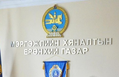АВЛИГА АВСАН МХЕГ-ЫН ХОЁР ДАРГЫГ АЖЛААС НЬ ТҮДГЭЛЗҮҮЛЖЭЭ