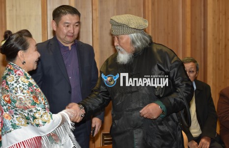 Дэлхийд данстай буурал эрдэмтэн