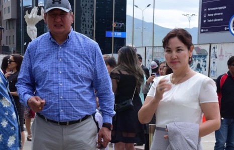 Г.Өсөхбаяр дарга асан гэргийгтэйгээ