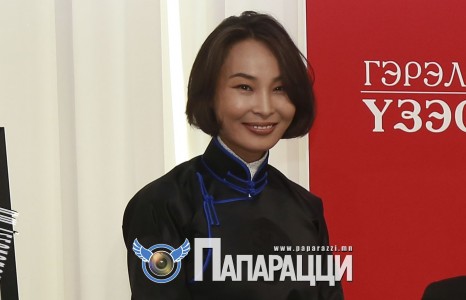 Ц.Алдармаад Монгол дээл зохьсон гэж ванлий