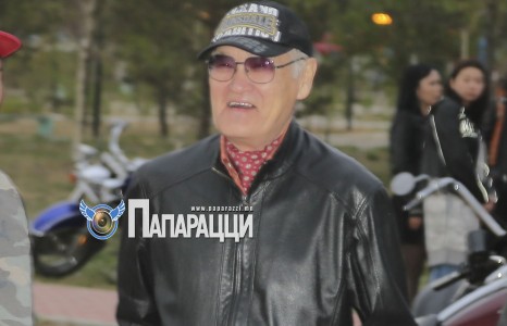 Б.Долгион 70 нас дөхсөн ч сэтгэлгээ нь түүнийгээ хүлээн зөвшөөрдөггүй...