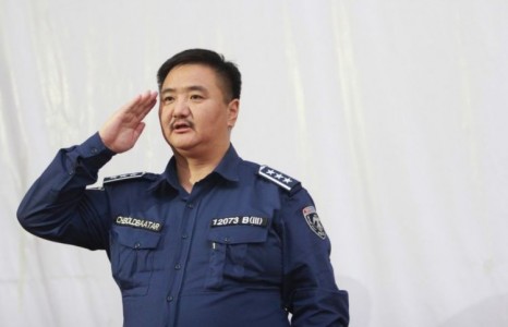 Гэр болон албаны өрөөндөө 1.3 САЯ.ДОЛЛАР нууж байсан хурандаа Ч.БОЛДБААТАР гэж хэн бэ?