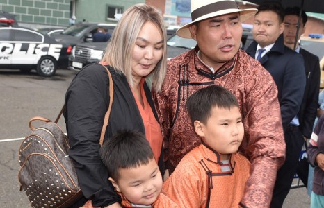 Танилц: Энэ Ж.Алтаншагайгийн гэр бүл