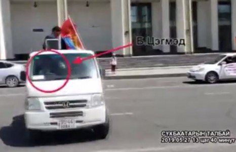 Сүхбаатрын талбайд машинтайгаа дайрч орсон иргэнд баривчлах шийтгэл оногдуулжээ