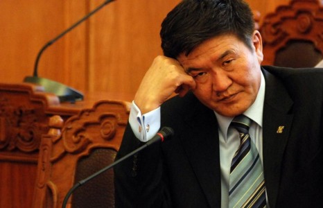 Зөвхөн ямбыг нь эдлэх биш ялыг нь давхар үүрэлцэх учиртай Ц.Нямдорж гүрийх үү, гүлдийх үү?