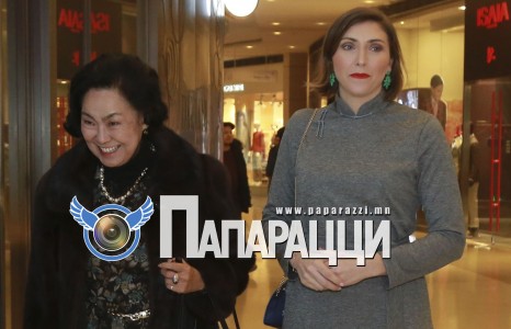 МУАЖ Н.Сувд гуай гадаад бэрээрээ гангарч явна