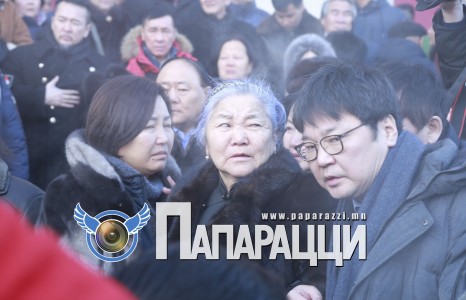 Б.Лхагвасүрэн: Чамаараа би зөндөө гоёсон