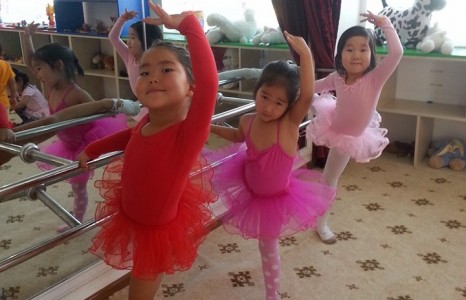 Хүүхдэд ээлтэй Гэгээн ертөнц