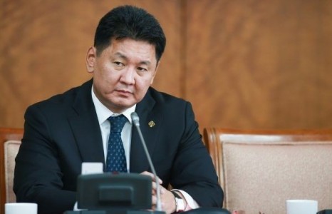 У.Хүрэлсүхийн Засгийн газрыг Үндсэн хуулийн Цэцэд өгөв