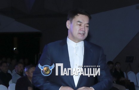 Ерөнхий сайд асан Ч.Сайханбилэг даруулсан ч гялтайж явна