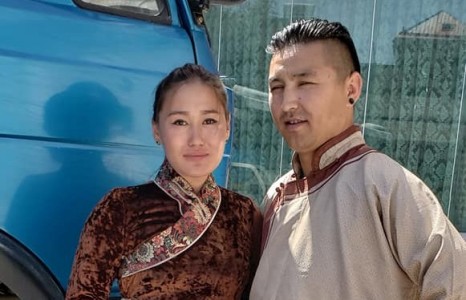 Тэмээтэй аялагч Байгалмаа аяллаа зогсооосон уу