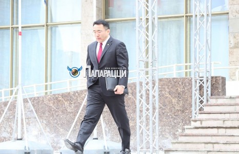 Олон давхар дээлээ дааж чадах уу Д.Сумьяабазар аа!!!