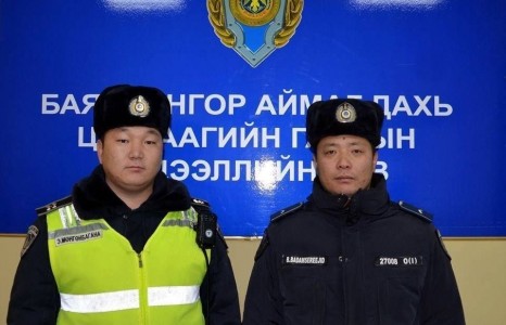 Гурван хүний амь нас аварсан хоёр баатар