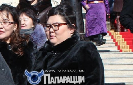 М.Энхболдын охин Э. Хуланг үүрэгт ажлуудаас нь чөлөөлжээ