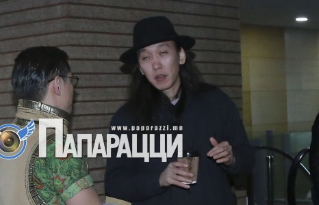 Дуучин Чойжоо Мода сэргээж явна