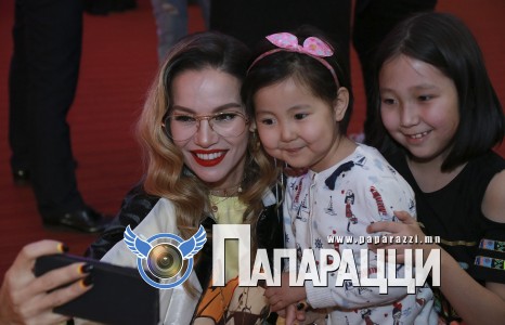 Ука бяцхан фэнүүдээ баярлуулав