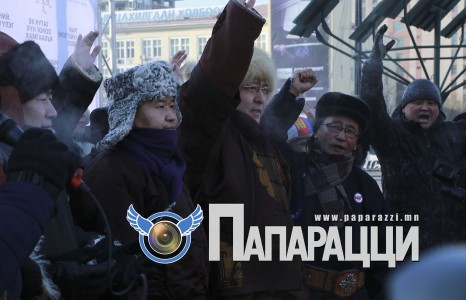 МАНАН-гийн эсрэг жагсаал: Ми.Энхболдод огцрох шаардлага хүргүүлэхэд өрөөгөө дотроосоо цоожлоод уулзсангүй