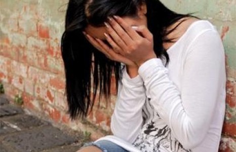 Эмэгтэйчүүдийг хүчирхийлж бэлгийн дур хүслээ ёс бусаар хангаж бичлэг хийсэн этгээдийг саатууллаа