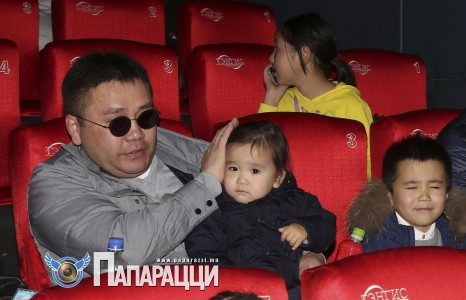 Айлдаа ч хононо, аавынхаа үүргээ ч биелүүлнэ