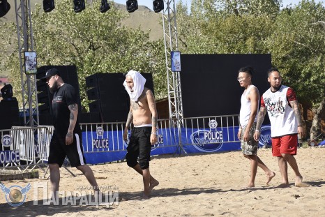 Эцэг GEE зулзагануудаа дагуулсаар явна.