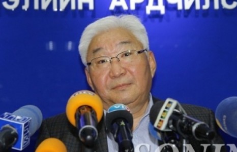 Э.Бат-Үүл: Цагдаагийн офицерууд тушаалгүйгээр, уурандаа хүн буудчихсан 7-р сарын 1-ний хэрэг саяхных шүү дээ