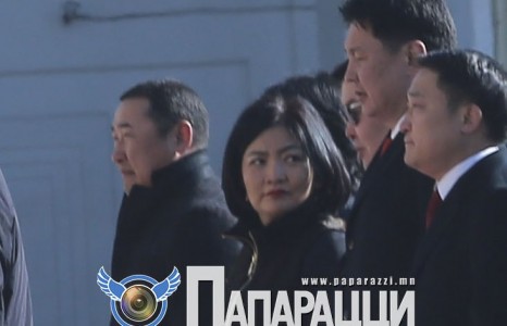 Төрөөс дүү нь зээлтэй, өөрөө өртэй Б.Саранчимэг гишүүн сайдаас нүүр гуйх мэт...