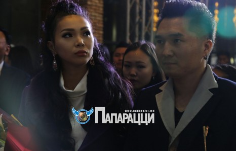 Нэвтрүүлэгч Д.Одзаяа нөхрийн хамт папараццид...