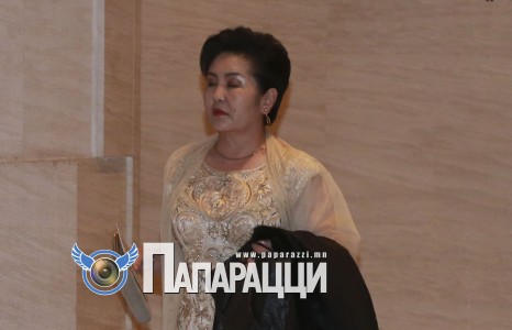 “Афоризм”-оор олноо баясгагч М.Билэгт гишүүн баярлах гээд...