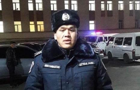 Цагдаагийн албан хаагч эх, төрөх гэж буй үр хоёрын алтан амийг аваржээ