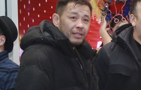 Ерөнхийлөгчийн хүү аварга найз дээрээ морилж явна