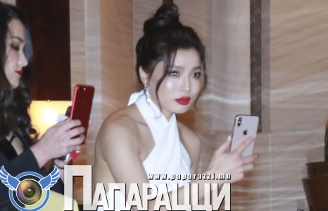 Жүжигчин Б.Янжиндулам “эвгүй” гангарав уу...