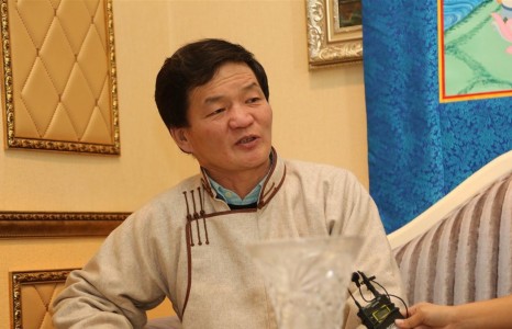 Болор цомын эзэн, яруу найрагч Б.Баттулга орон сууцтай боллоо