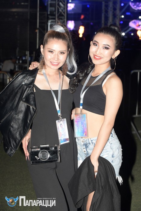 ХМФ-н залуухан халуухан охидын зурагнаас