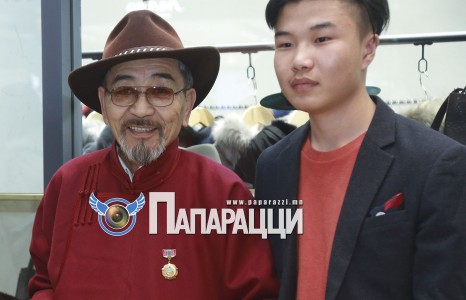 Холливүүдэд хөл тавьсан гавьяат